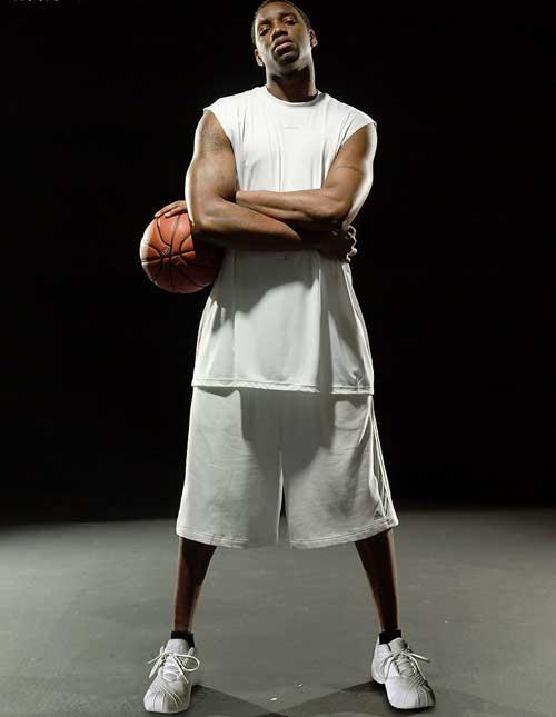 维拉与特拉维夫马卡比的欧联比赛场外爆发抗议活动，11人被捕（欧联维拉对阵特拉维夫马卡比，场外爆发抗议，11人被捕）