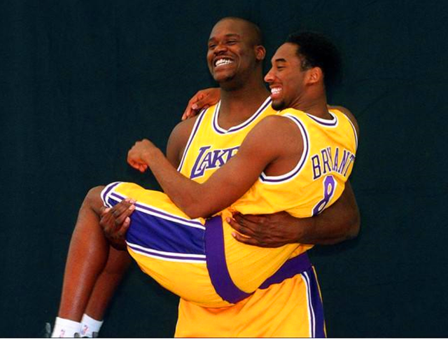 德罗赞次节6中5轰10分，带领国王反超火箭（德罗赞次节6投5中砍10分，率国王完成对火箭的反超）