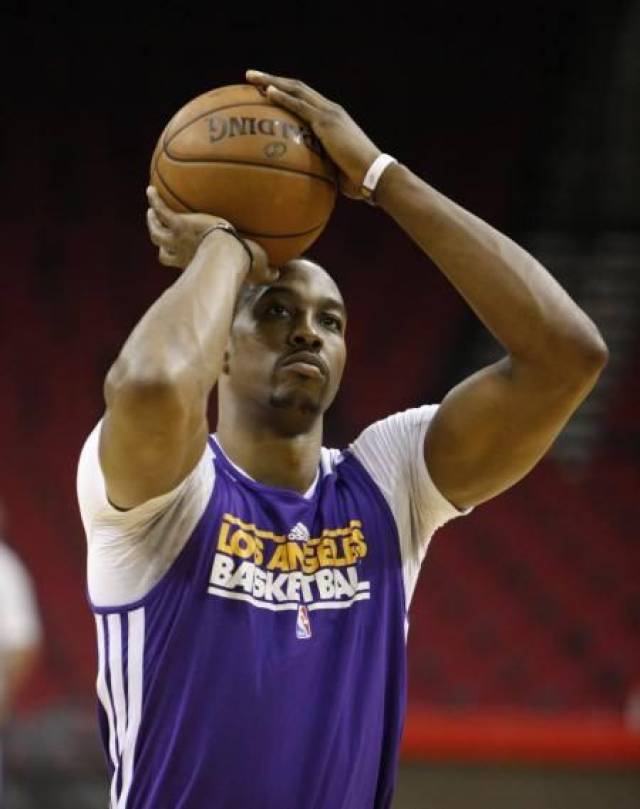 刘若钒庆祝海港队夺冠：人生第一个中超冠军🏆（海港登顶中超，刘若钒喜获职业生涯首冠🏆）