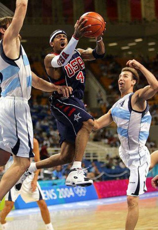 足球报：李新翔脚踝韧带轻伤伤停2周，加布里埃尔还无法合练（足球报：李新翔脚踝韧带轻微受伤将缺阵两周，加布里埃尔仍无法参与合练）