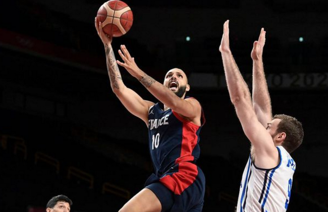 官方：英格兰名哨安东尼-泰勒将执法欧冠第4轮布鲁日vs巴萨（官宣：英格兰名裁安东尼-泰勒将执法欧冠第4轮布鲁日对阵巴萨）