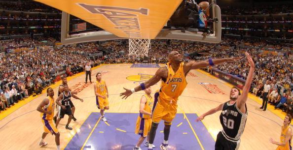 队友察觉萨拉赫情绪变化，对其公开泄愤采访不感震惊（队友早就注意到萨拉赫情绪波动，对他在采访中的公开泄愤并不意外）