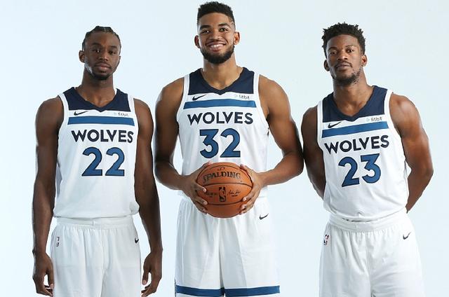 美媒：海兰德遭遇右膝挫伤，本场比赛将不会回归（美媒：海兰德右膝挫伤，提前退场本场不再出战）